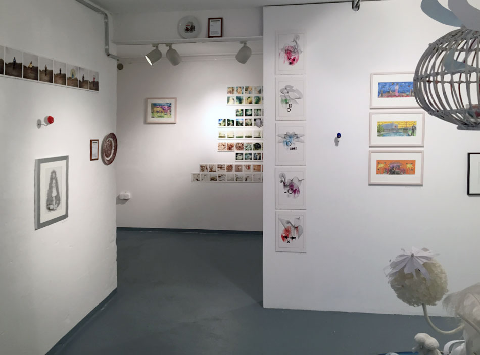 Fotoserie und Grafik-Collage in der Ausstellung